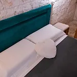 Dama Bianca Boutique