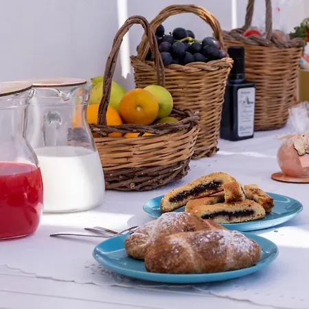 فندق مبيت وإفطار Dama Bianca Boutique أوستوني