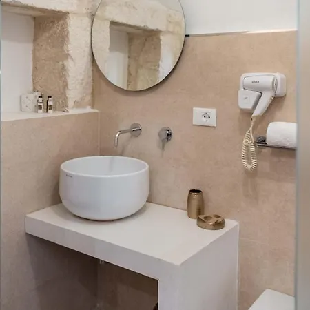 Dama Bianca Boutique