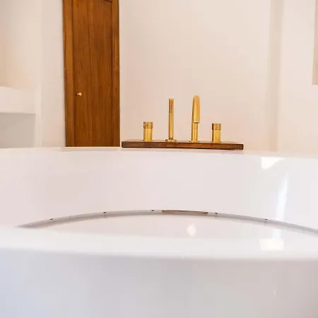 Dama Bianca Boutique فندق مبيت وإفطار أوستوني