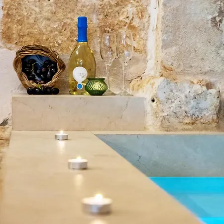 Dama Bianca Boutique B&B 오스투니