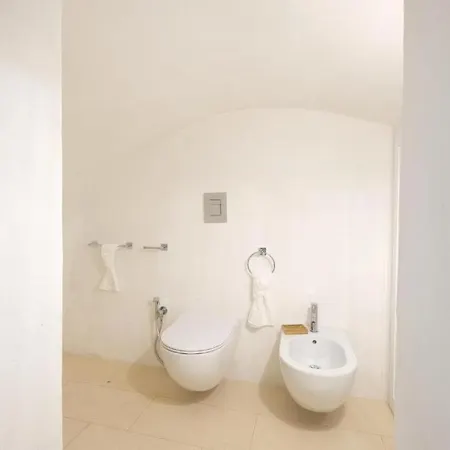 לינה וארוחת בוקר Dama Bianca Boutique אוסטוני