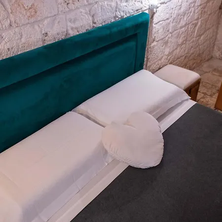 Dama Bianca Boutique