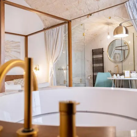 Dama Bianca Boutique אוסטוני