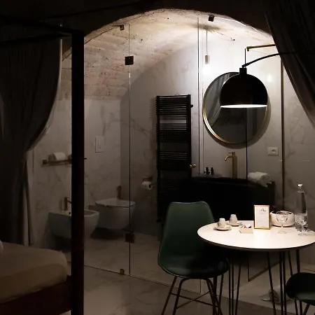 Dama Bianca Boutique 오스투니