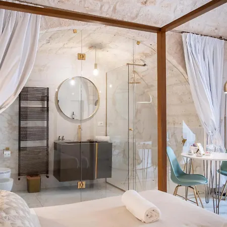 Dama Bianca Boutique B&B 오스투니