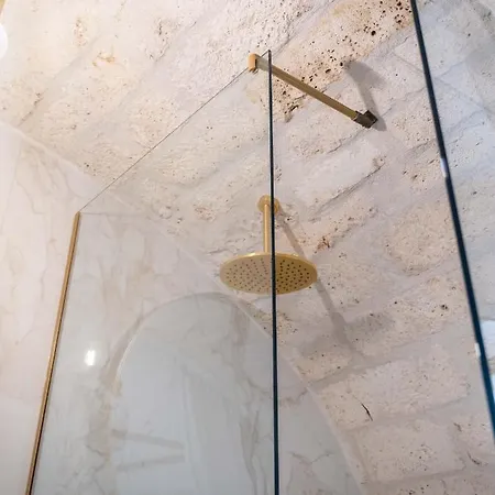 B&B Dama Bianca Boutique 오스투니