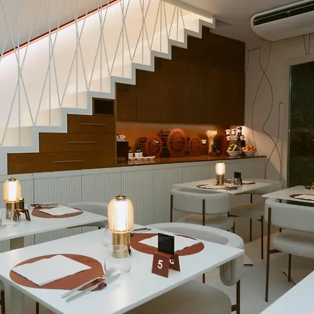 Dama Bianca Boutique B&B 오스투니