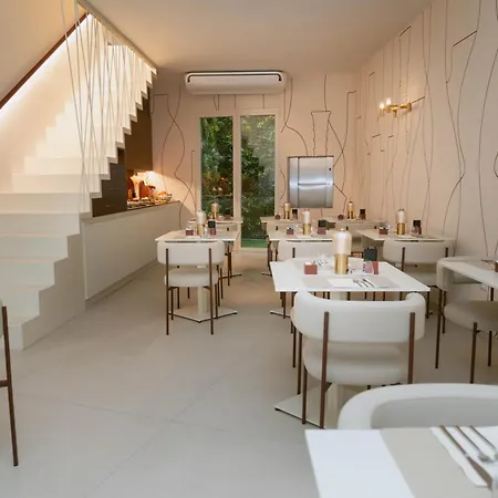 Dama Bianca Boutique B&B 오스투니